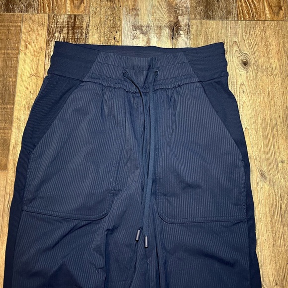 Lululemon Beyond the Studio Jogger True Navy Size 2 - Picture 4 of 8